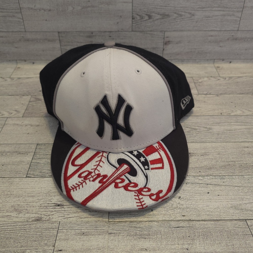 New Era NY Yankees 59Fifty Hat 7 7/8 Fitted Cap White All Over Print On Bill